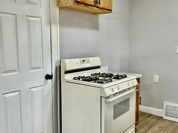 4th image of 5844 Park Ave