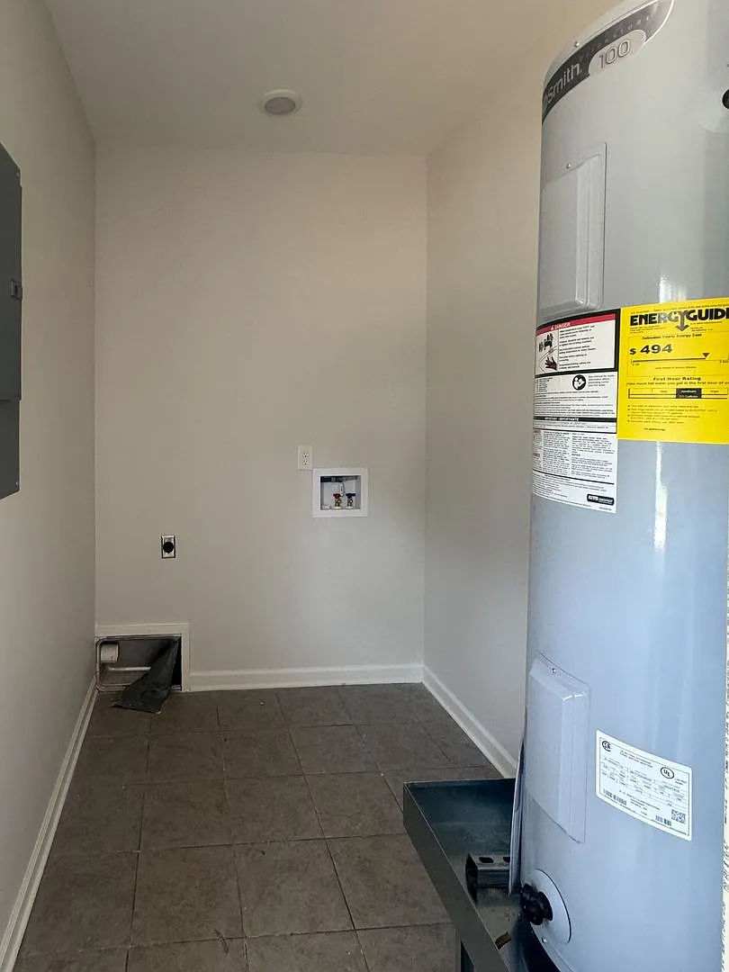 Recently Renovated 3 Bedroom 2 Bath Apartments for Rent! — Photo 3
