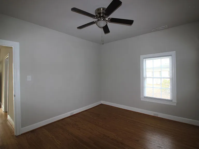 212 N Main St — Photo 17