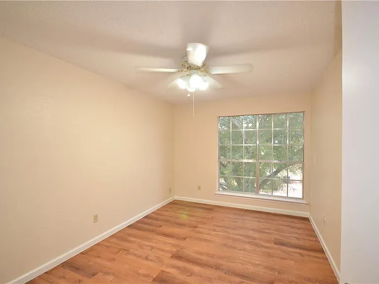 13903 Lothian Dr — Photo 29