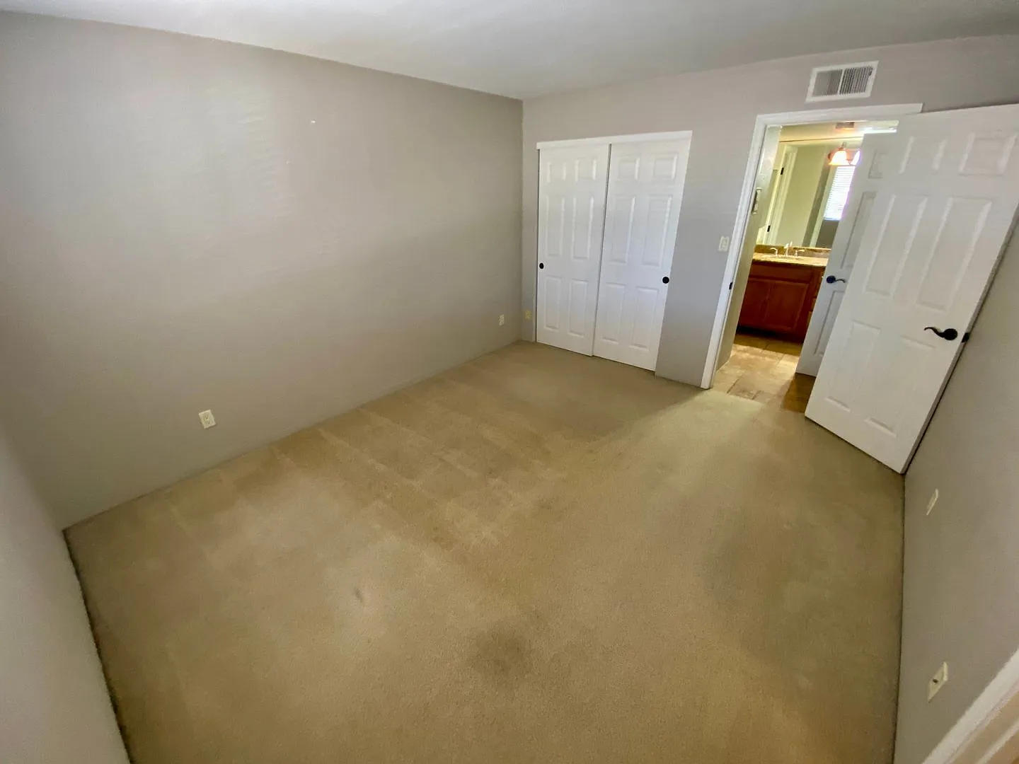 Spacious Upgraded One Bedroom Condo in Scottsdale — Photo 4