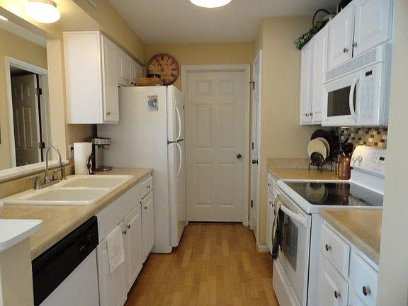 2nd image of 9936 Shorewood Ln Unit E