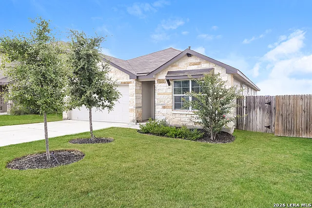 4 bed, 2.0 bath, 1703 sqft, $1,800 — Photo 3