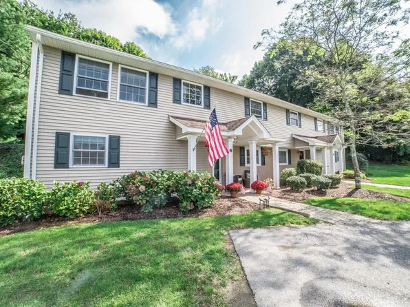 17 Leland Point Dr, Portsmouth, RI 02871