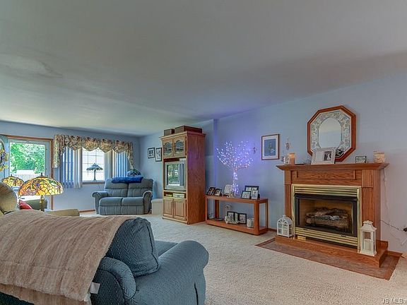 2nd image of 2202 Hollywood Dr