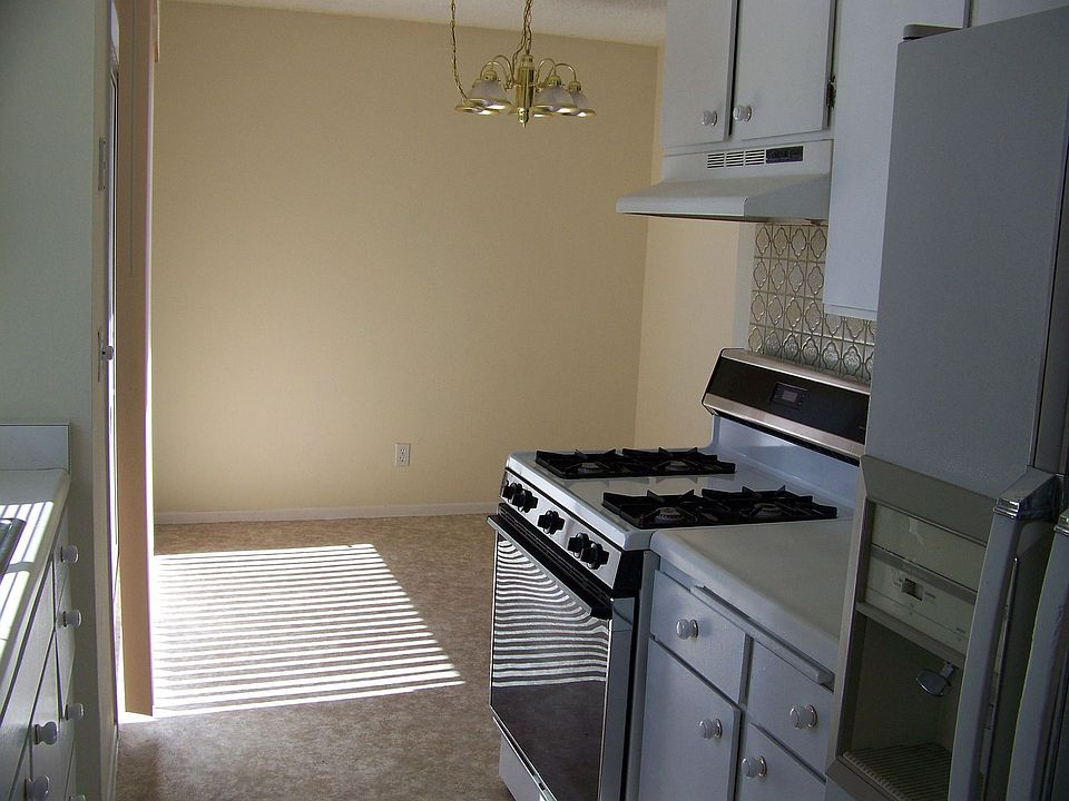 Kitchen & Dining