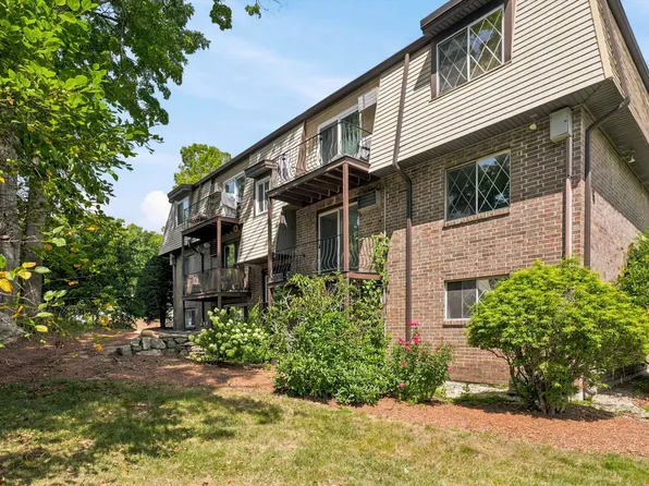 2 Silvestri Circle #10, Derry, NH 03038