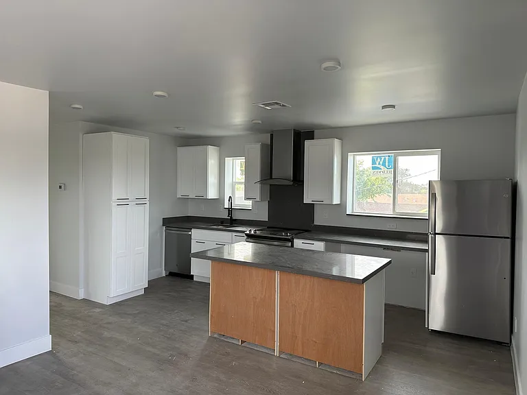 1100 Jean Ave #B — Photo 5