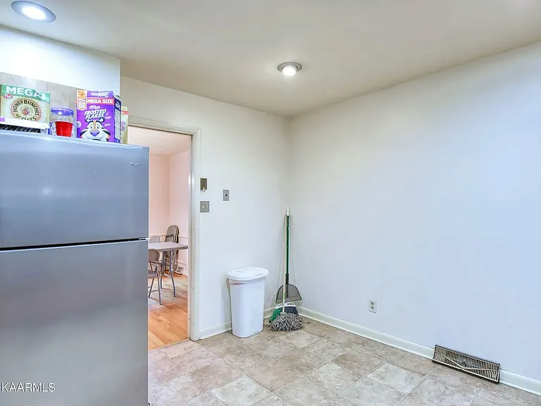 200 Suburban Rd — Photo 9