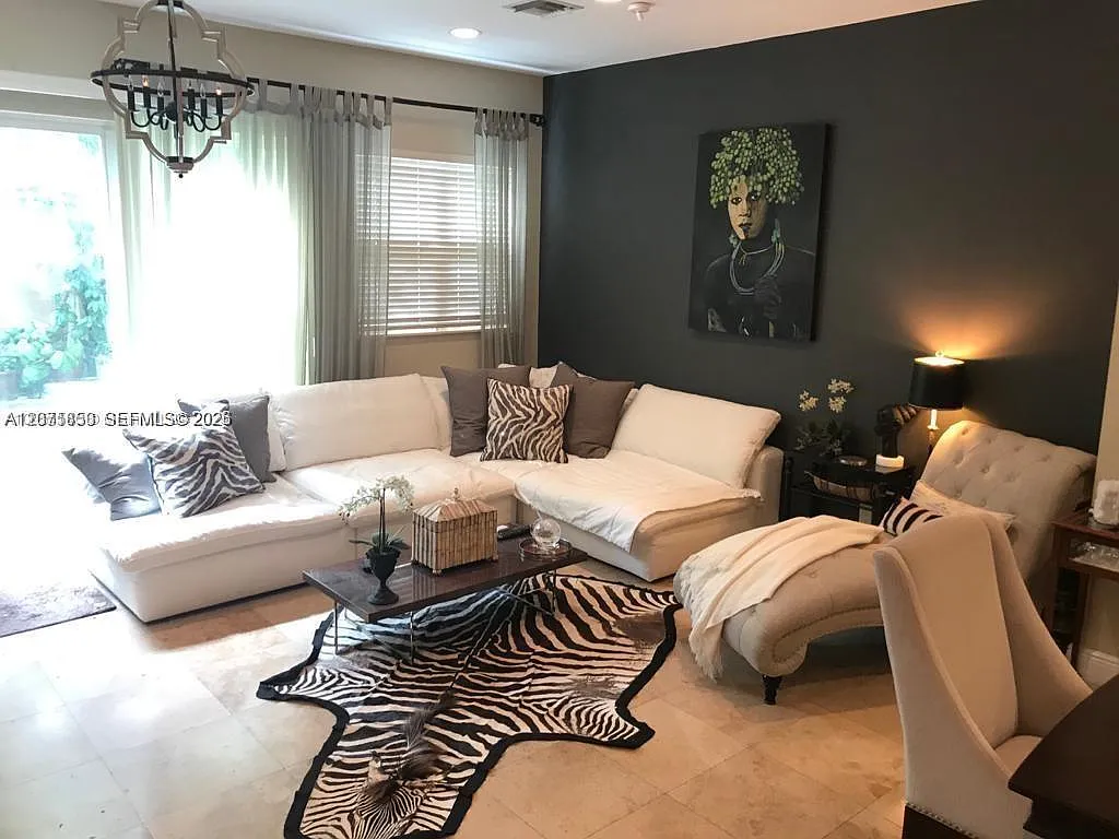 3 bed, 2.5 bath, 4266 sqft, $3,950 — Photo 2