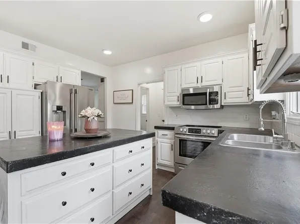 8004 W 144th Pl, Overland Park, KS 66223