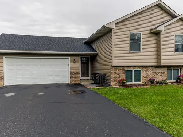 1350 Dutch Heritage Ln, Baldwin, WI 54002