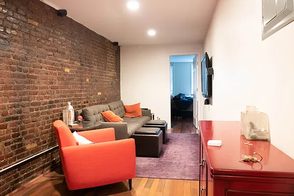 Rented by Urban Real Estate Property Group Inc | media 12