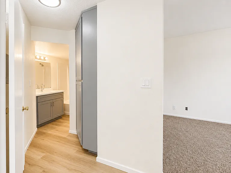 8582-8598 Tamarind Ave — Photo 9