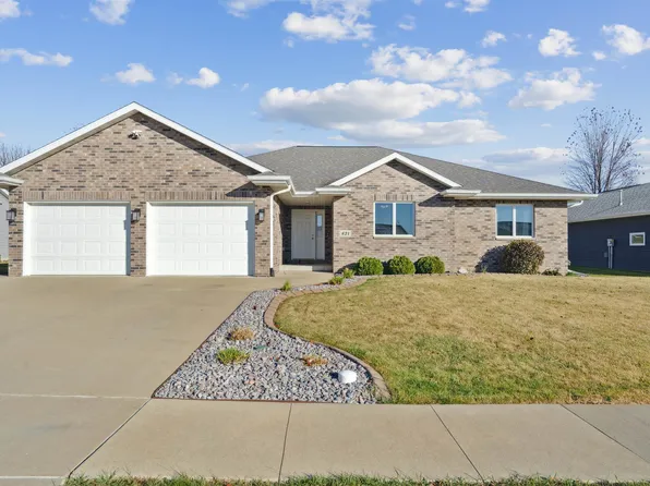 621 Meadowland Ct, Epworth, IA 52045