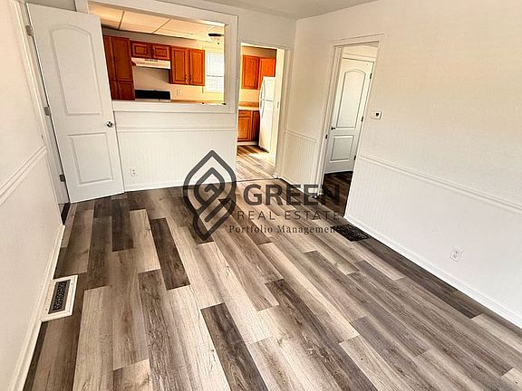 4th image of 258 W Water St
