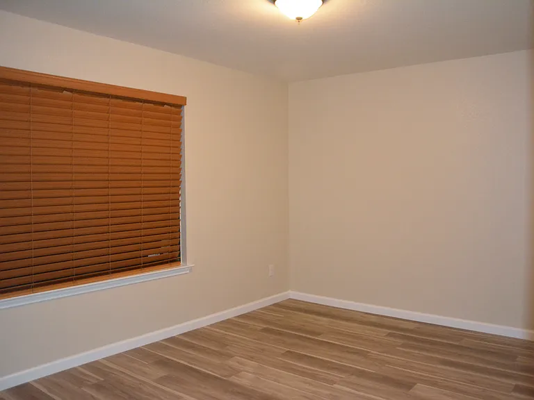 4616 Woodstock Dr — Photo 24