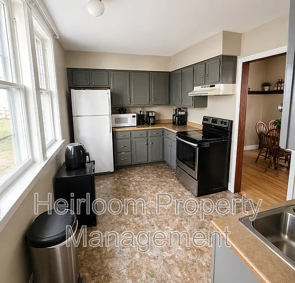 426 N 13th Ave E — Photo 3