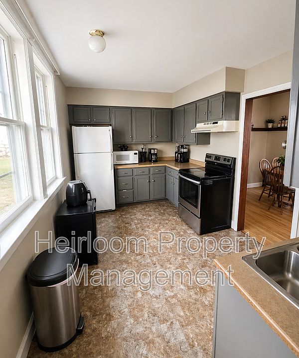 1st image of 426 N 13th Ave E