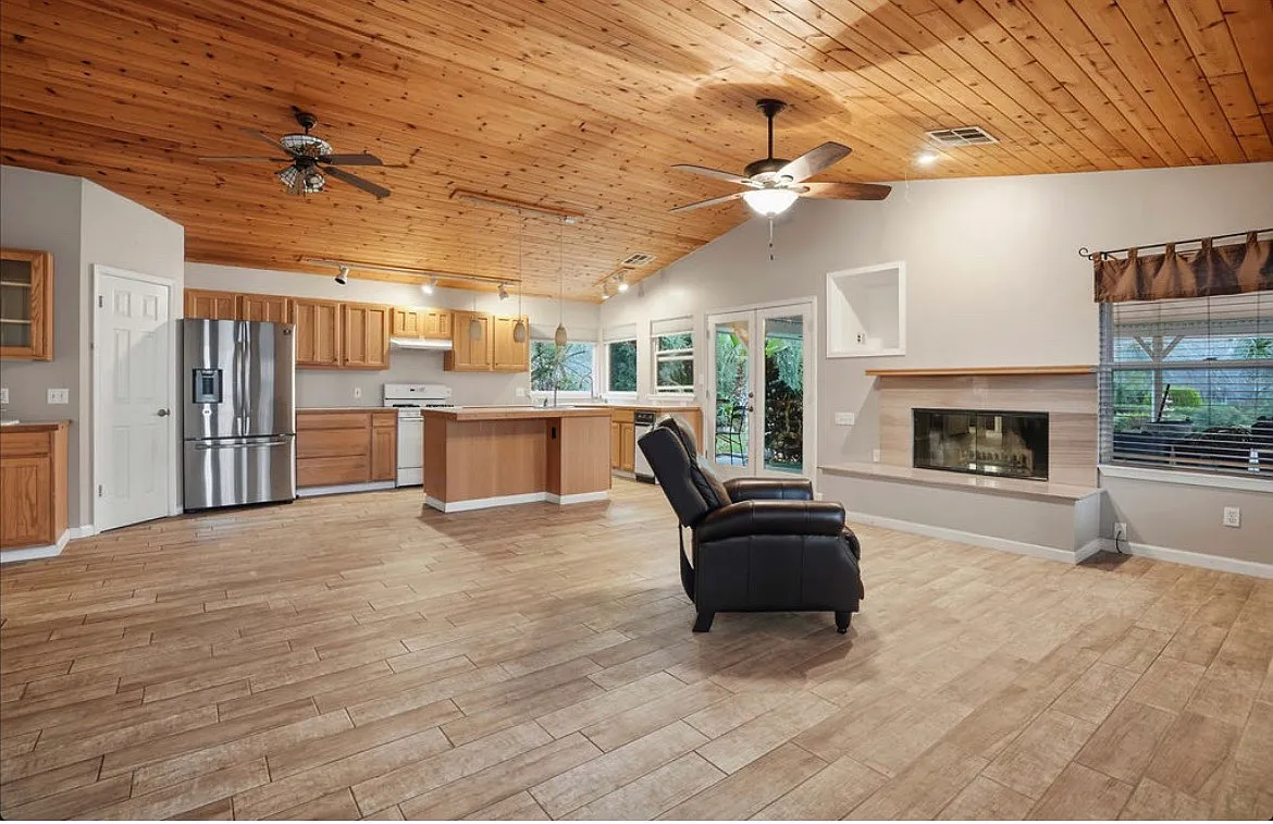 Building Photo - 7501 Uplands Of The Kern Dr #B