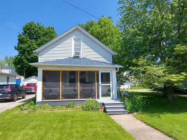 1121 1st St, La Porte, IN 46350