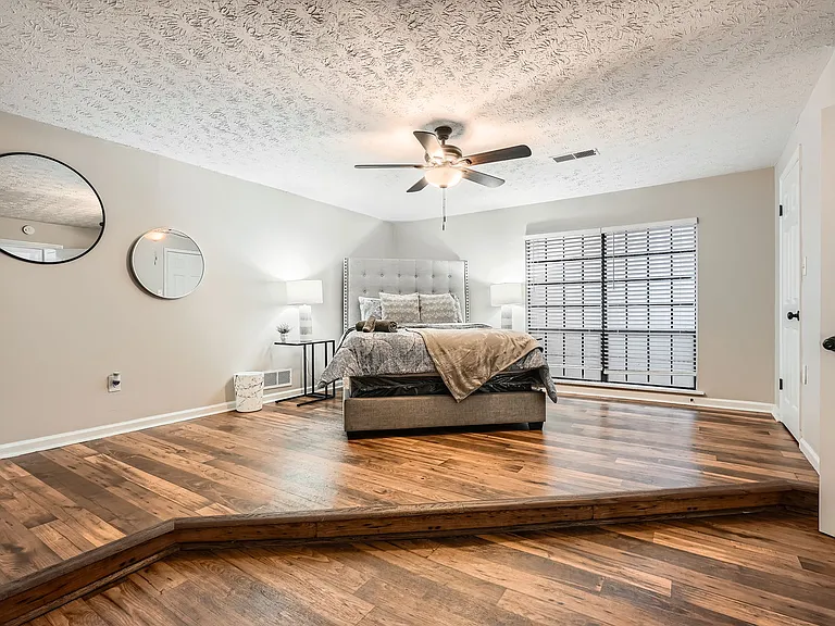 1040 Terramont Dr — Photo 22