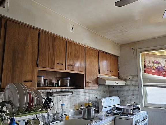 4th image of 6440-6442 N Richmond St #2A