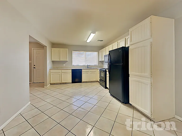 20812 N 11th Ave — Photo 7