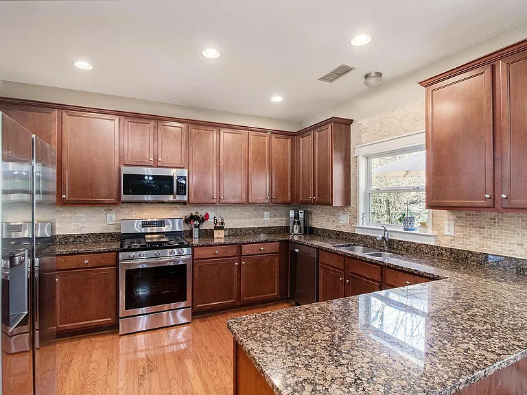 125 Stoney Creek Pkwy — Photo 17