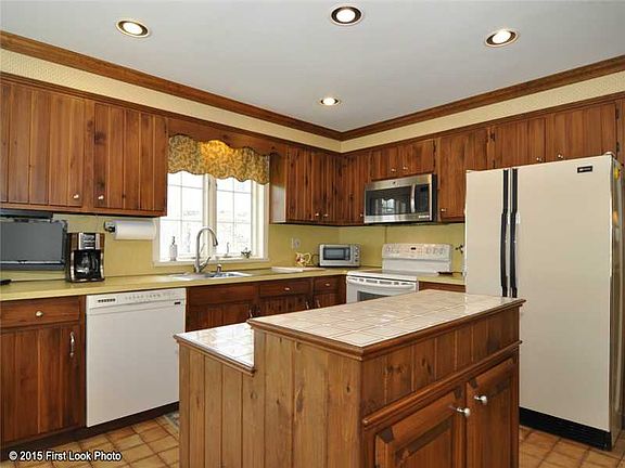 4th image of 129 Green Hill Ave
