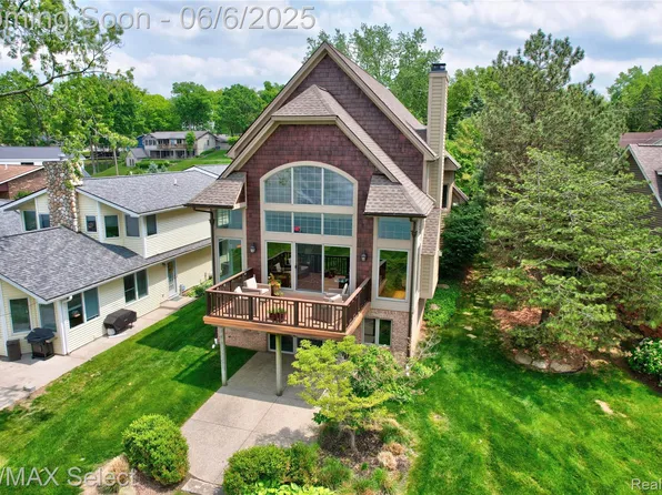 15496 Bealfred Dr, Fenton, MI 48430