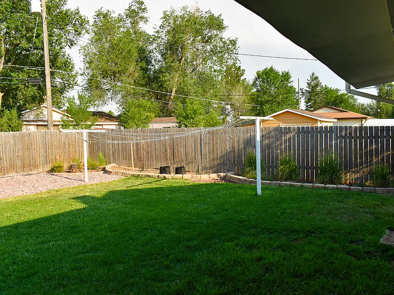 513 Rose Dr — Photo 7