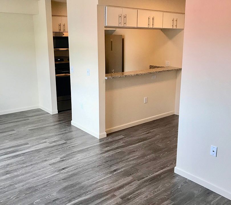1st image of 410 NE Dekum St #204