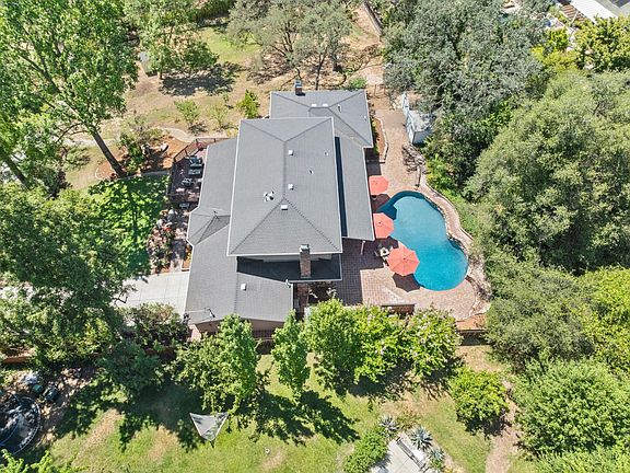 4th image of 6963 Oak Ave