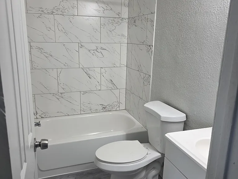 1001 N 32nd Ave #2 — Photo 4