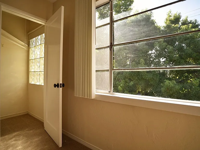641 Oakland Ave — Photo 3