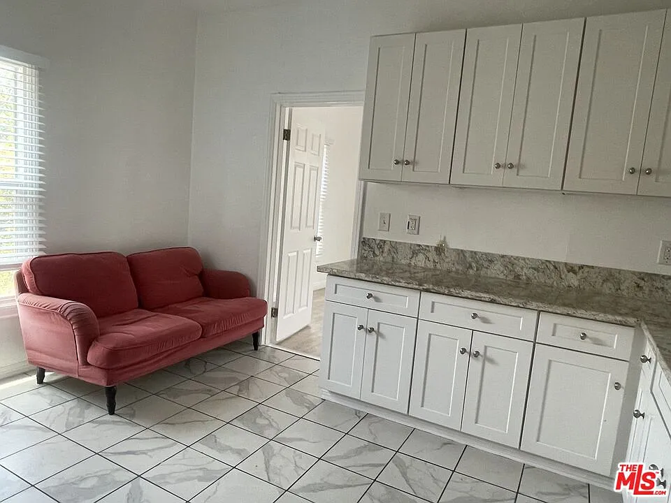 2 bed, 1.0 bath, 798 sqft, $2,000 — Photo 4
