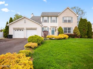 23 Dogwood Ct, Cliffwood, NJ 07721