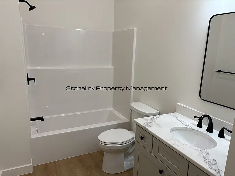 265 Manton Ave — Photo 40