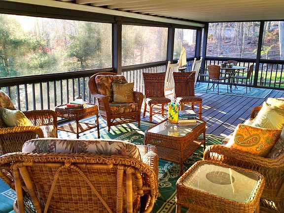 Lower screened in deck