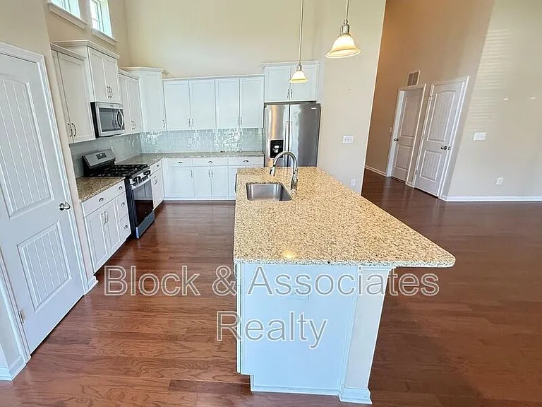 2433 Cedar Rock Dr — Photo 5
