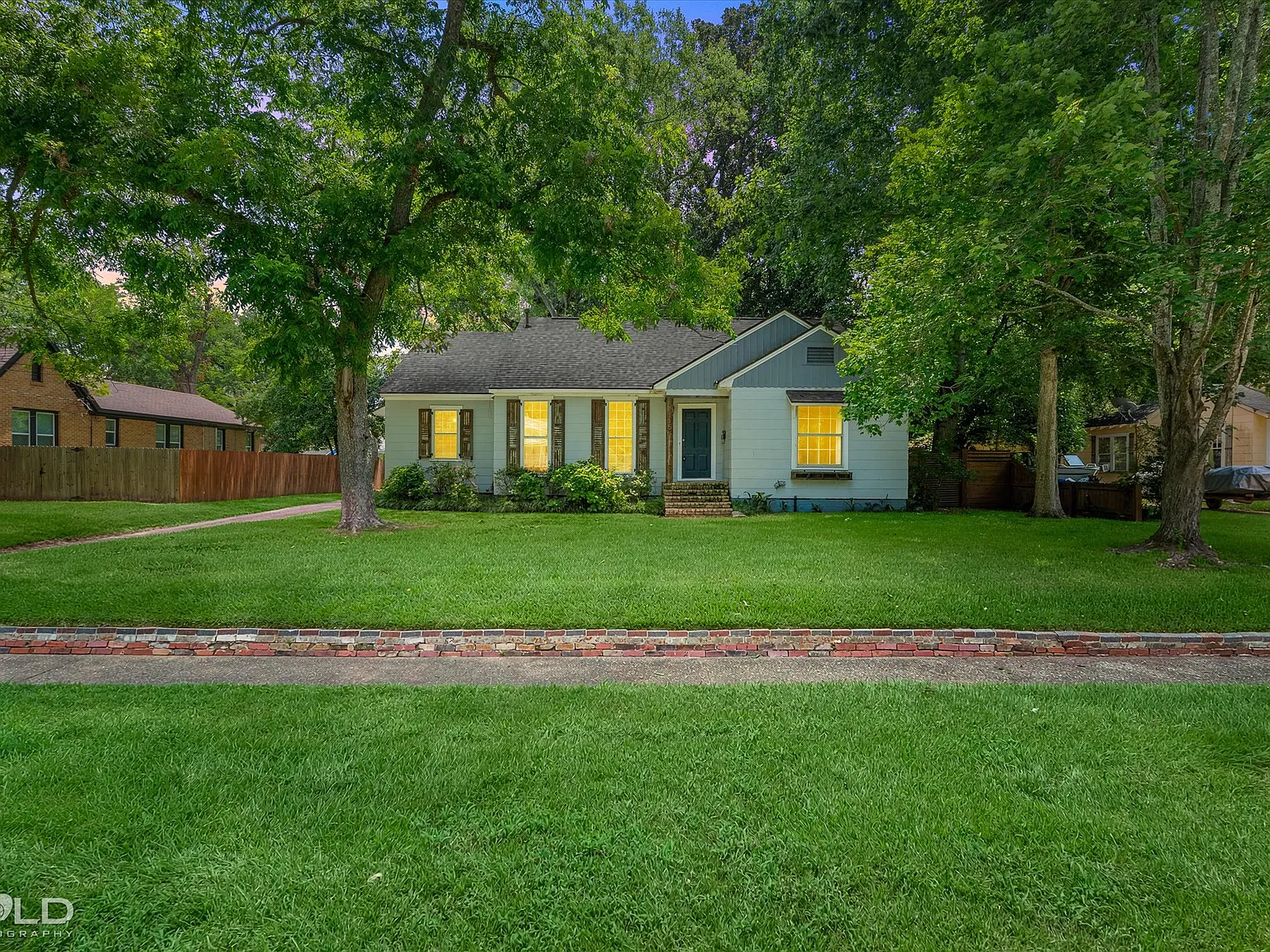 4 bed, 2060 sqft, $2,400 — Photo 2