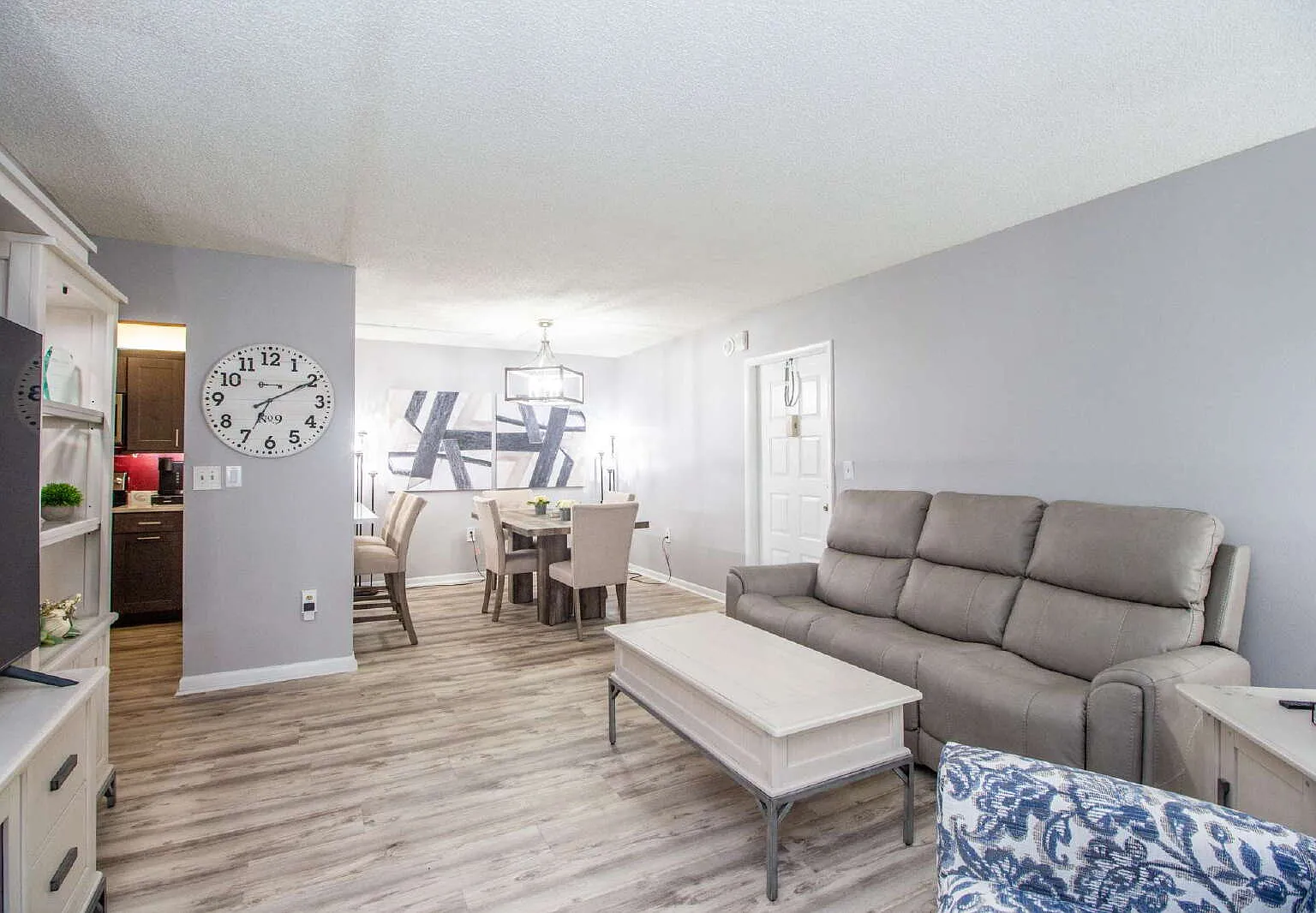 2 bed, 2.0 bath, 979 sqft, $1,700 — Photo 4