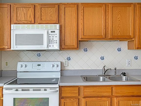 4th image of 1033 Brookwood Glen Ln