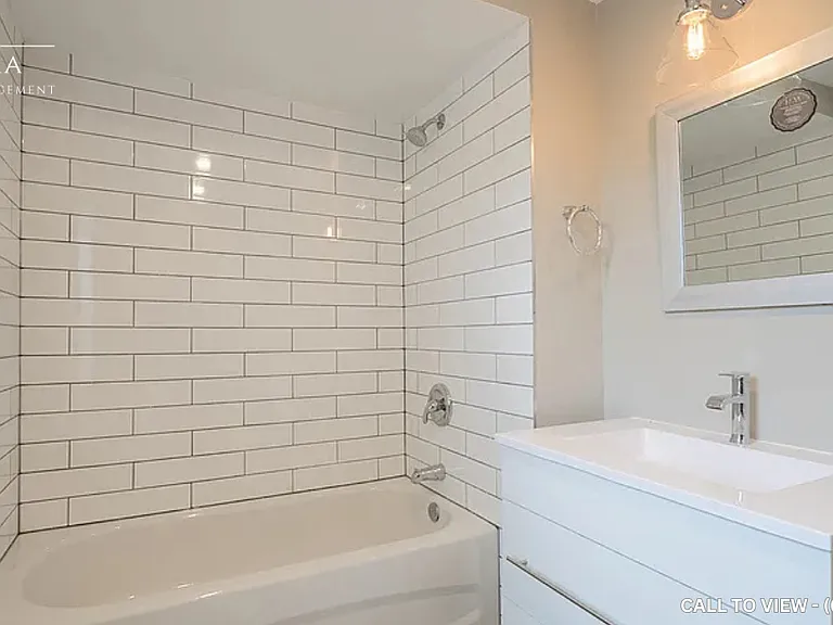 484 Main St E #1 — Photo 11