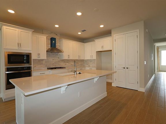 4th image of 699 Pointe Emerson Blvd