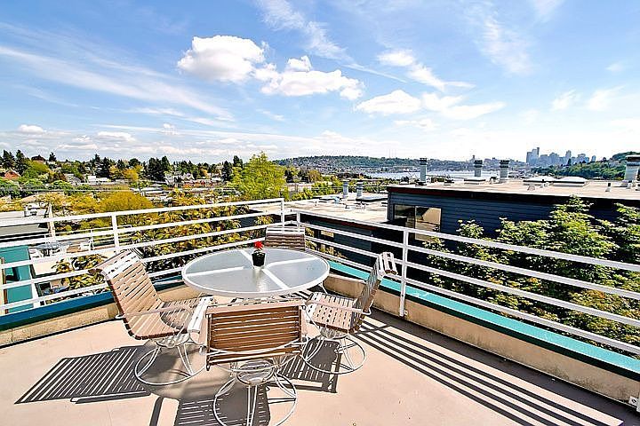Spectacular views of Lake Union from your private rooftop deck