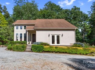 202 Merriwood Ln, Hendersonville, NC 28791