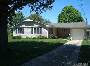 341 Versa Pl, Sayville, NY 11782