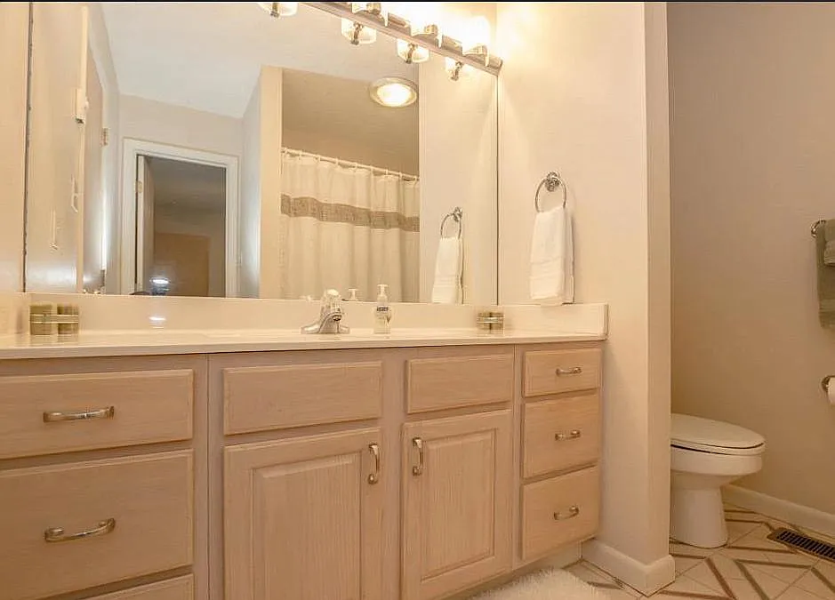 3 bed, 2.5 bath, 1900 sqft, $2,900 — Photo 4